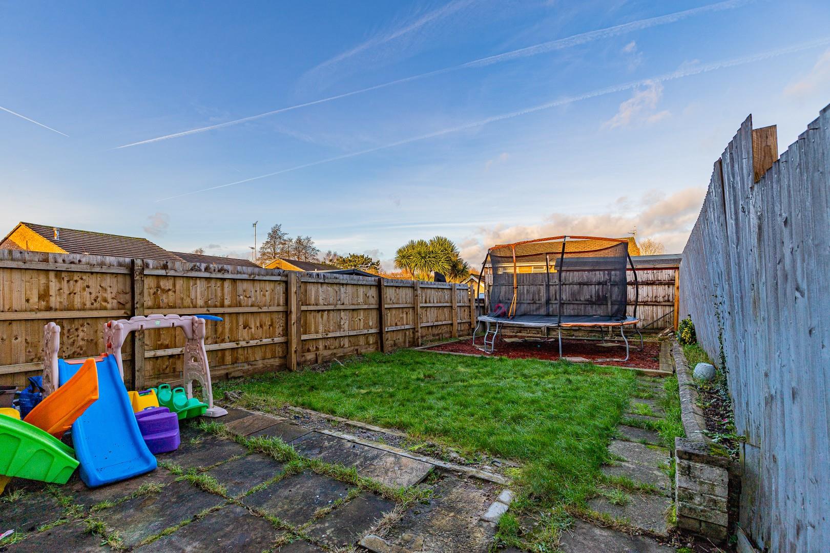 Heathcliffe Close, St. Mellons, Cardiff — photograph 2